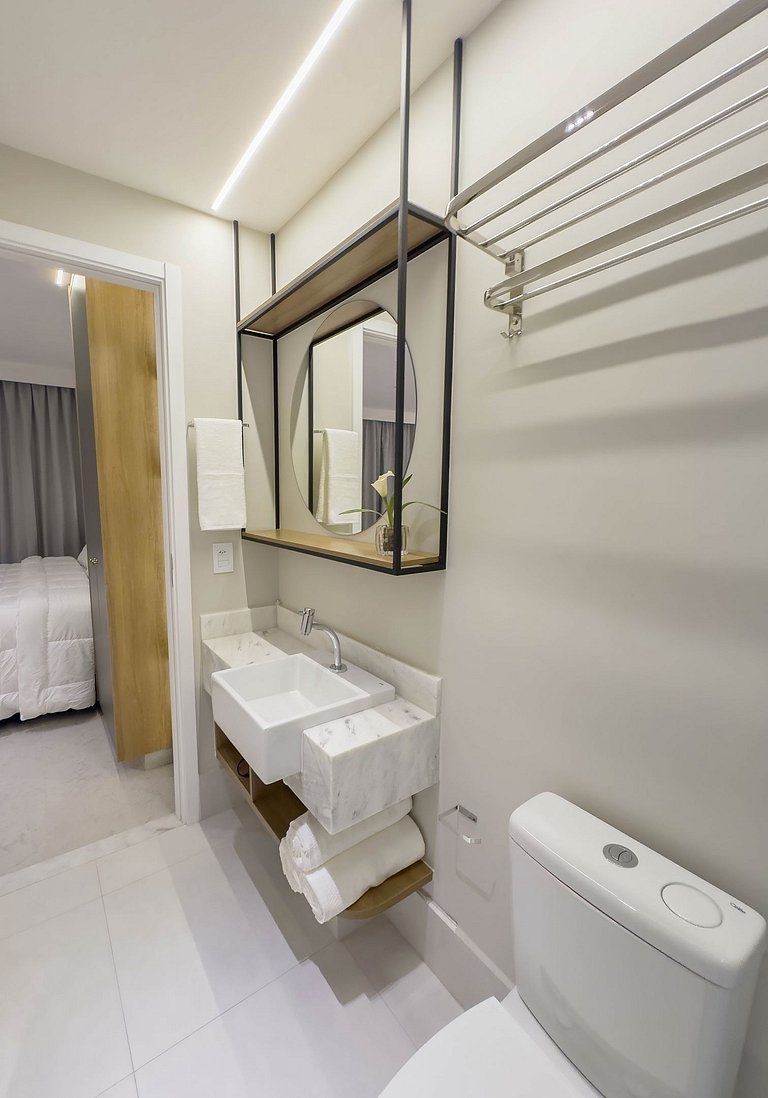 FR1605A Estúdio moderno com cama king e garagem