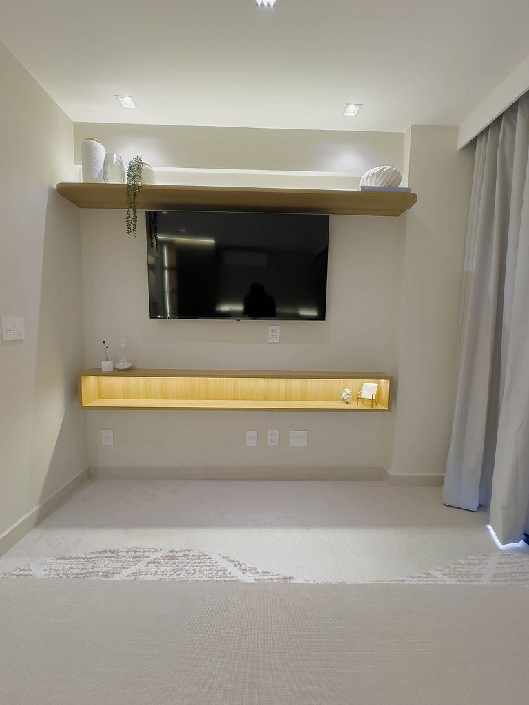 FR1605A Estúdio moderno com cama king e garagem