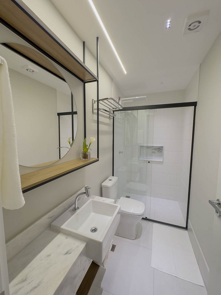 FR1605A Estúdio moderno com cama king e garagem
