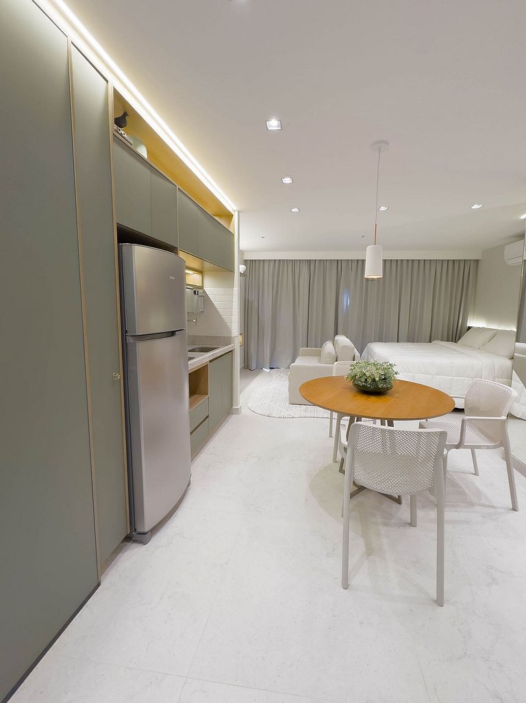 FR1605A Estúdio moderno com cama king e garagem