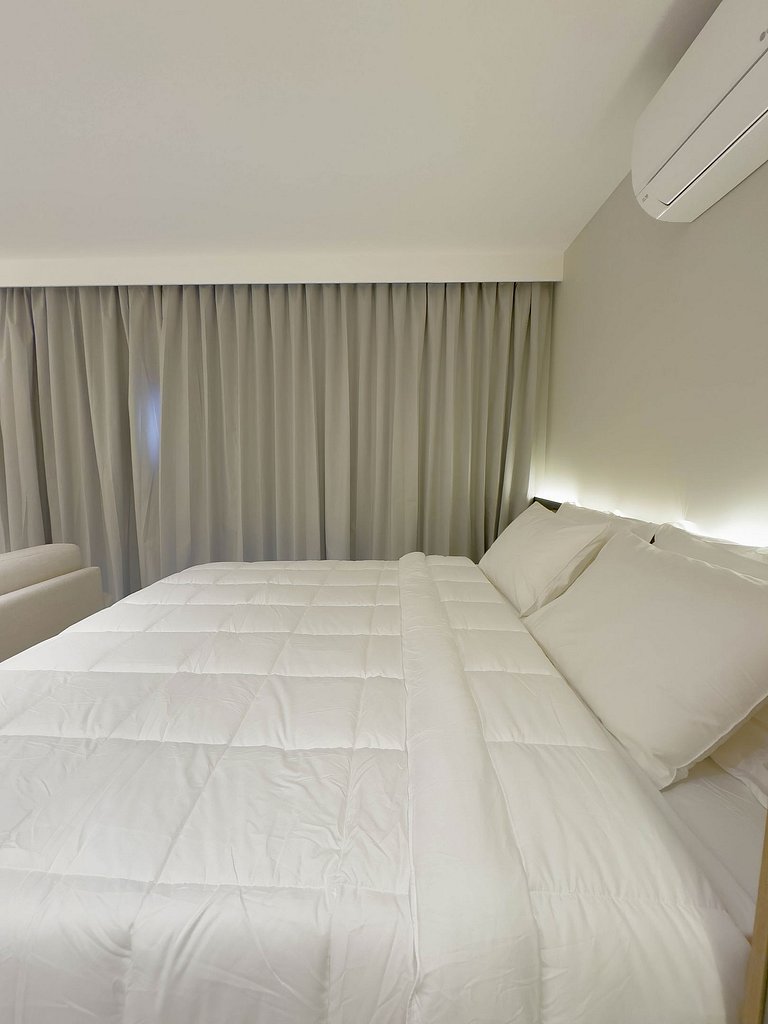 FR1605A Estúdio moderno com cama king e garagem
