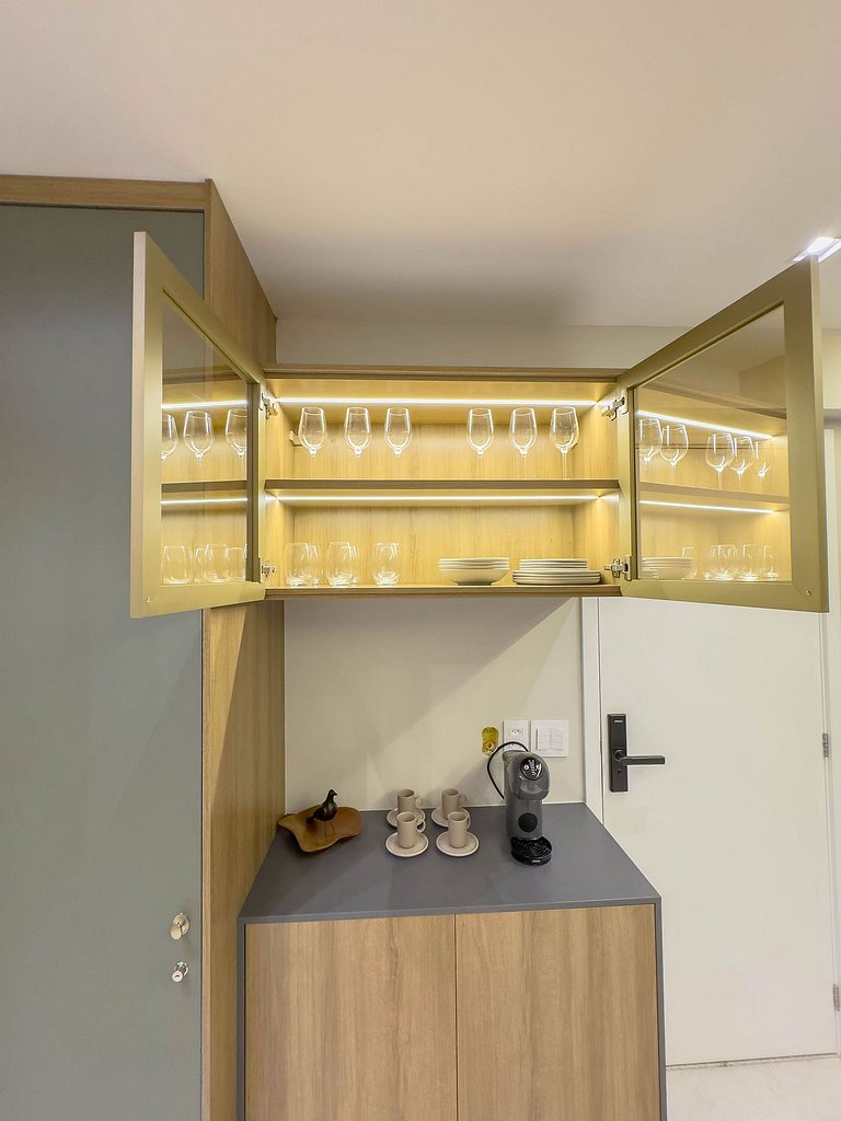 FR1605A Estúdio moderno com cama king e garagem