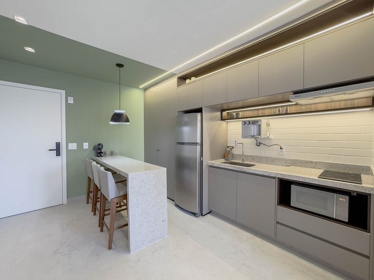FR1103B Estúdio moderno com cama king e garagem