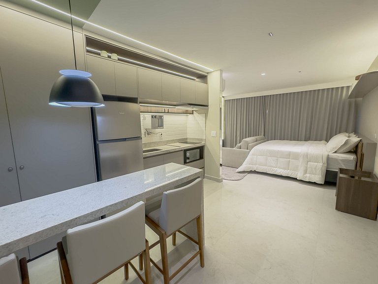 FR1103B Estúdio moderno com cama king e garagem