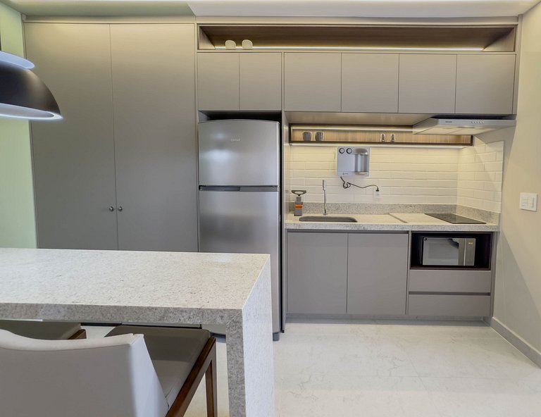 FR1103B Estúdio moderno com cama king e garagem