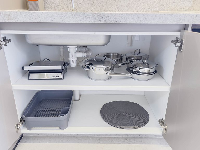 FR1103B Estúdio moderno com cama king e garagem