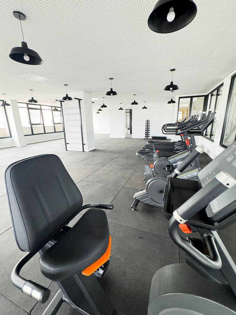 FR1307A Moderno e completo com cama king e garagem