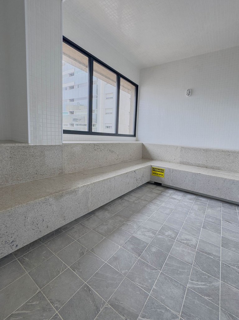 FR1307A Moderno e completo com cama king e garagem