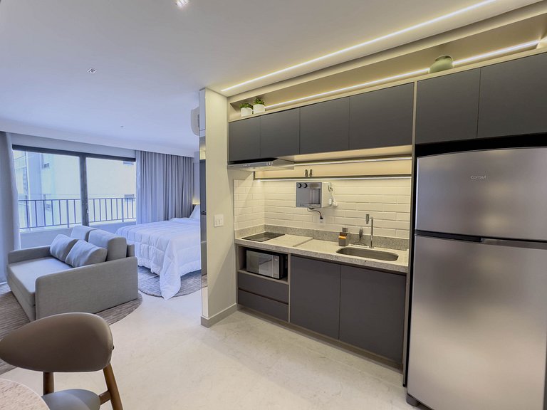 FR1207B Estúdio novo com cama king e garagem