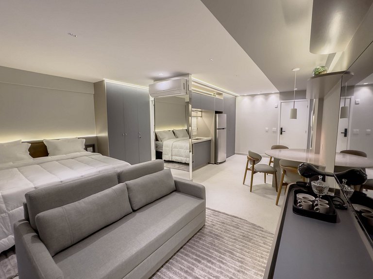FR1207B Estúdio novo com cama king e garagem