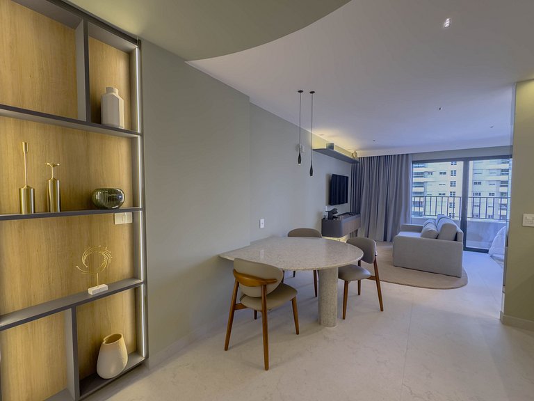 FR1307A Moderno e completo com cama king e garagem