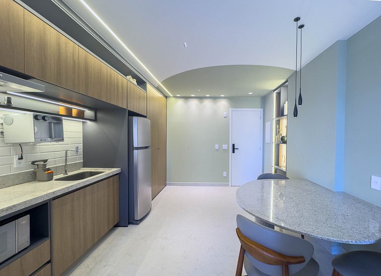 FR1307A Moderno e completo com cama king e garagem