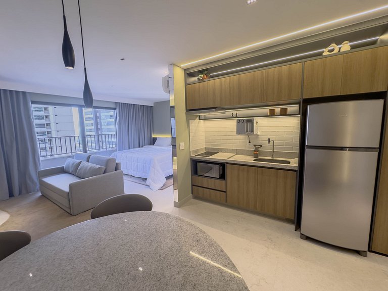 FR1307A Moderno e completo com cama king e garagem