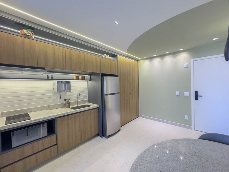 FR1307A Moderno e completo com cama king e garagem