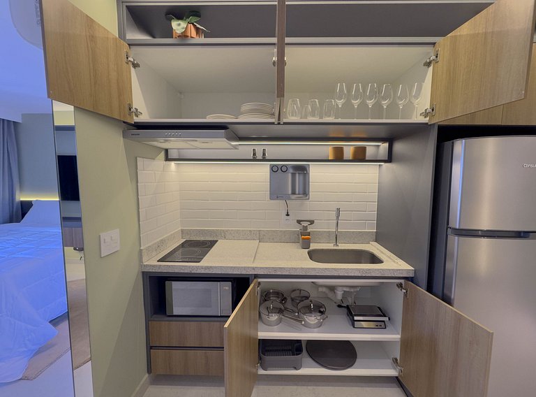 FR1307A Moderno e completo com cama king e garagem