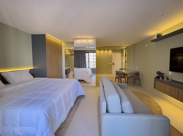 FR1307A Moderno e completo com cama king e garagem