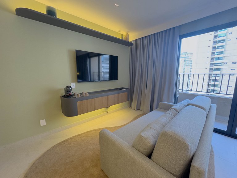 FR1307A Moderno e completo com cama king e garagem