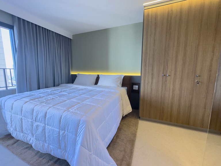 FR1307A Moderno e completo com cama king e garagem