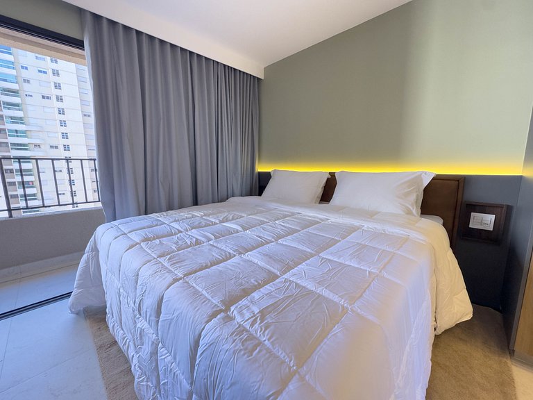 FR1307A Moderno e completo com cama king e garagem
