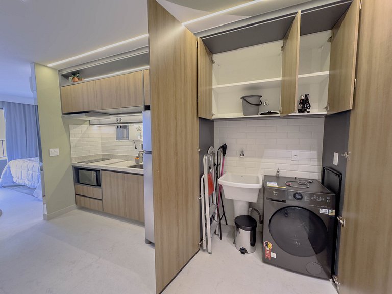 FR1307A Moderno e completo com cama king e garagem
